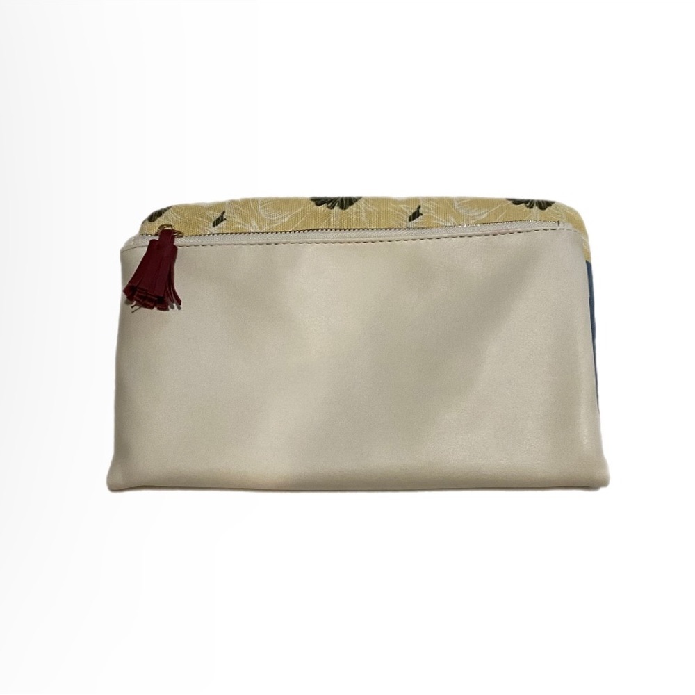 Rachel Pally Anthropologie
Reversible Clutch Purse Floral Print Satin
Lining Zip - Picture 2 of 8